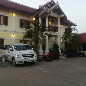 phone-praseuth-guesthouse.hotelsluangprabang.com/